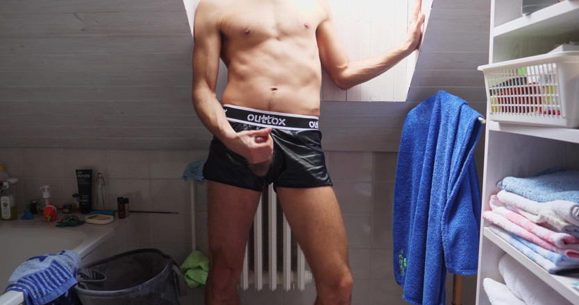 Jerking studs: Probando mis nuevos pantalones cortos de correr con cremallera completa...