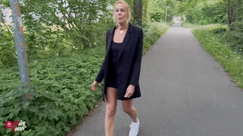 Miley Weasel: Blonďatá děvka! rychlovka Jen mimo silnici!