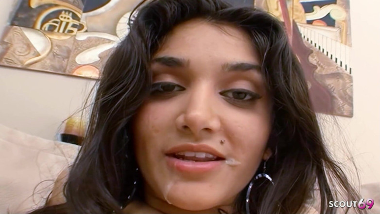 Full porn collection: Louca latina magrinha milf Leah fodida por pau grande preto...