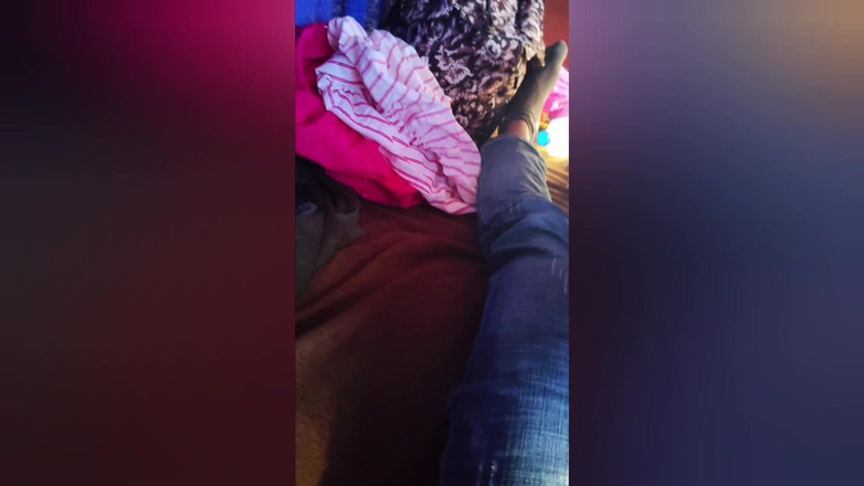 Khushboobhabi: Wkładam palec w tyłek Bhabhi w autobusie