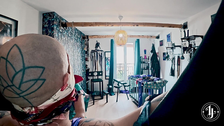 InannaJustice: St Andrews Cross Bondage: Ikatan Syal Sensual Inanna Hakim