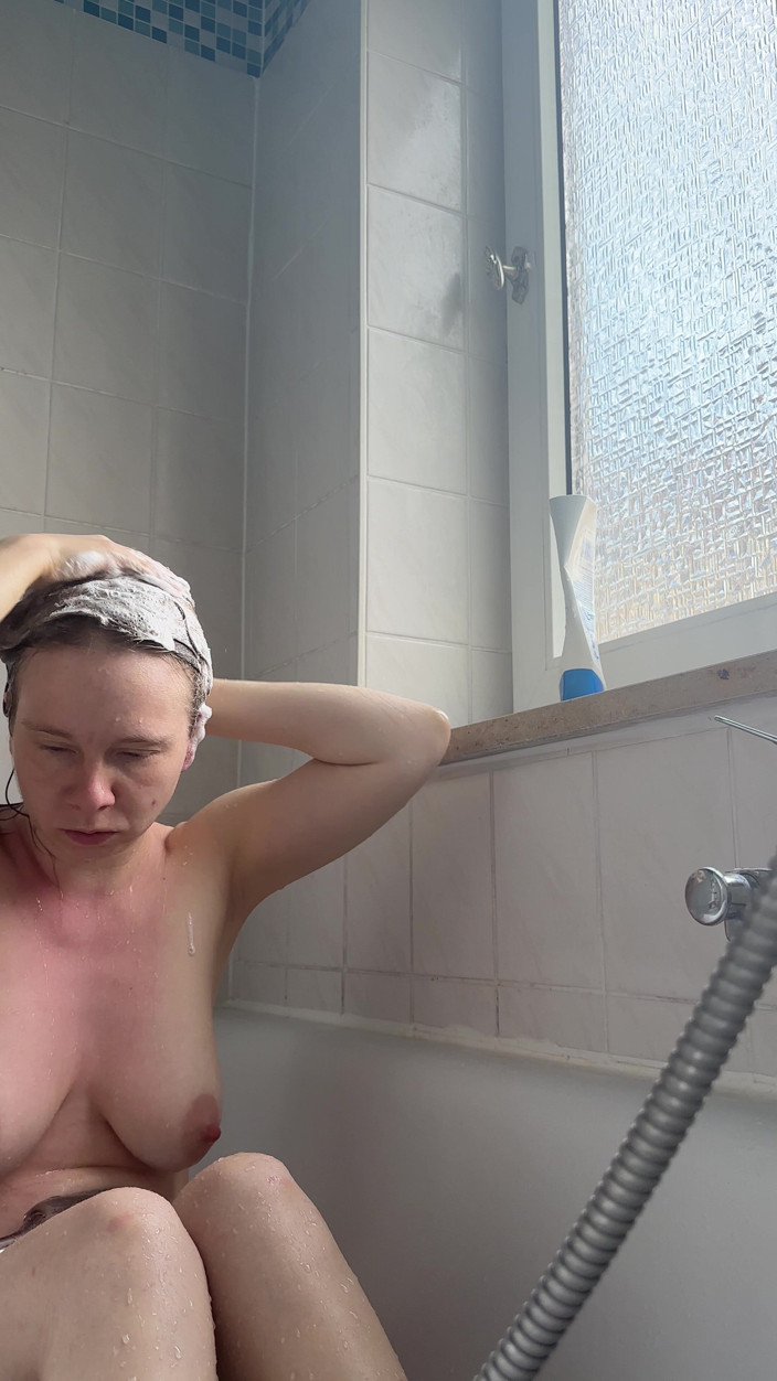 SweetLucy96: Me meé en la bañera