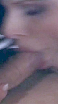 Sexy brunetka se setká se svým tajným milencem