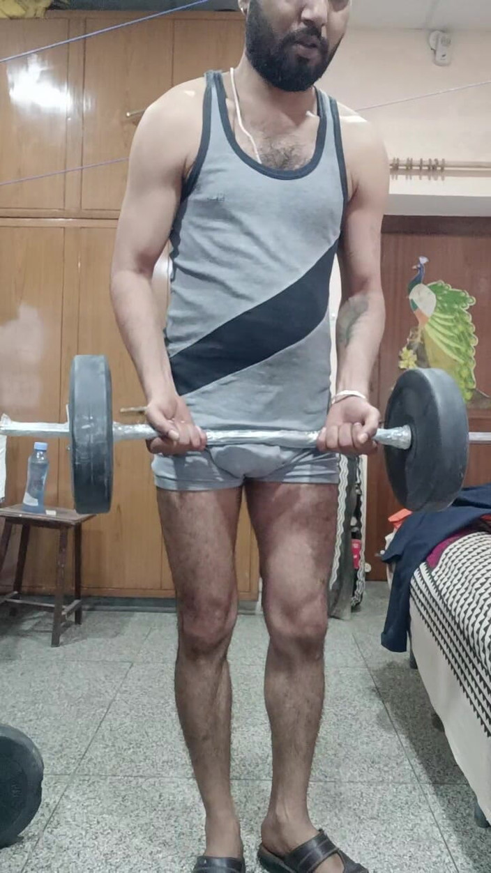 Rajasthani-old-lover: 穿着内衣的印度男人表演表演