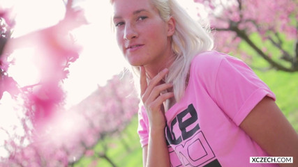 XCZECH: Sharon cherry - figa sbocciante - Premium