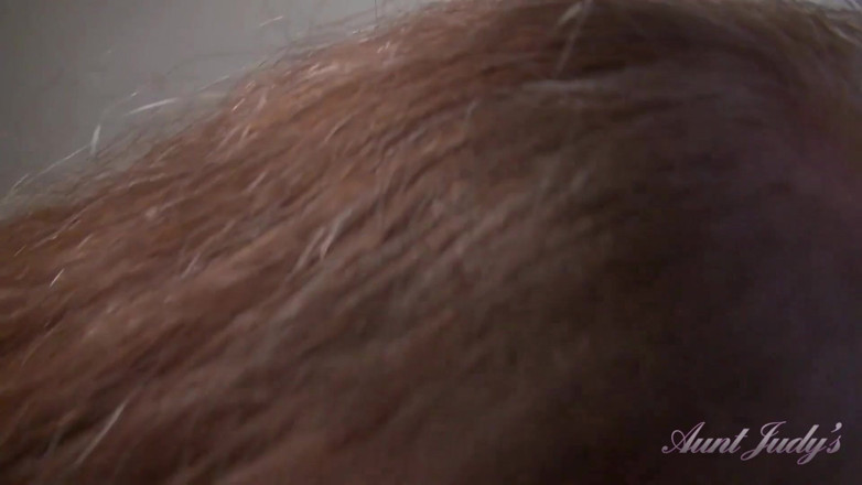 Aunt Judy's: AuntJudys - ibu tiri GILF bertetek besar awak Maggie menghisap zakar...