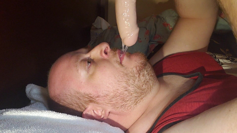 Charlieboy69: Vibrator adânc în gât de 8 inci