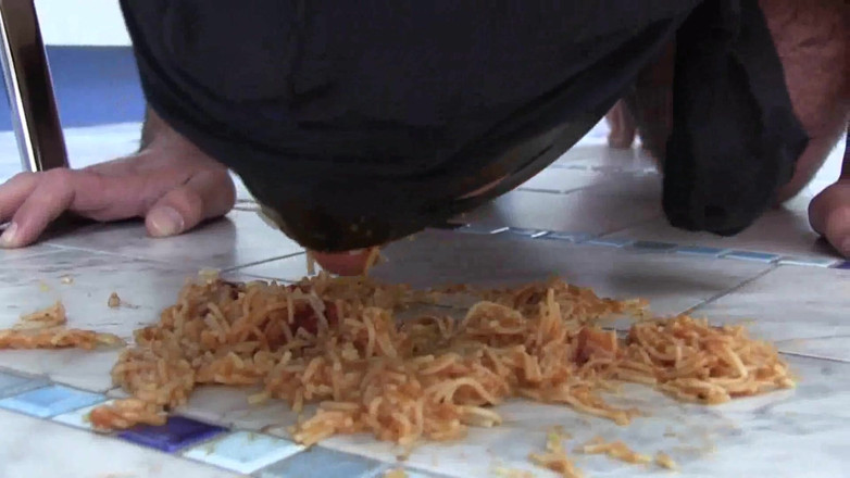 Foot Girls: Murzynka zamówiła spaghetti