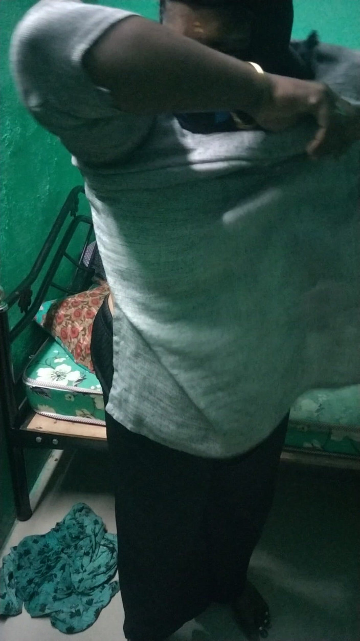 Tamil lesbian: हॉट सेक्स पहनी पोशाक