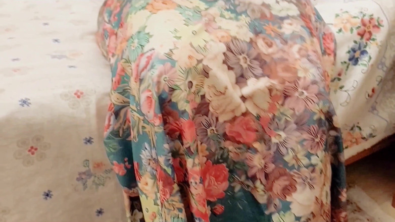 Selena701: 业余金发成熟妻子恋足癖