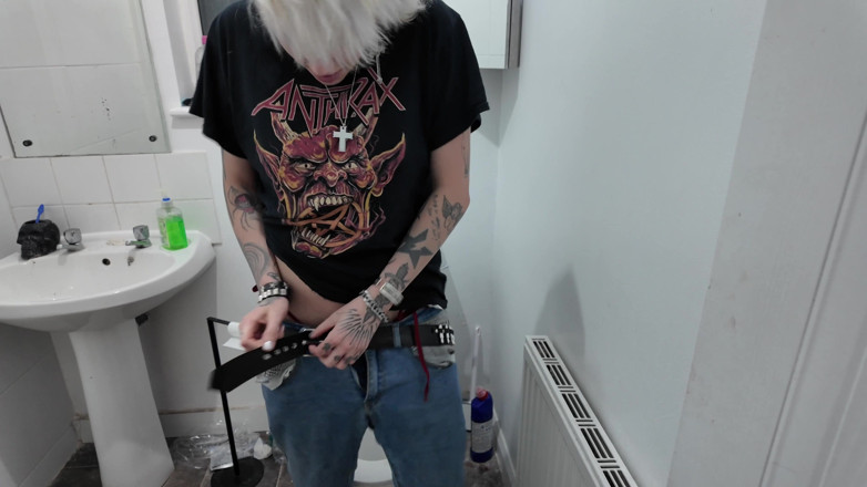 Glitterqueen1999: Pissa desperation