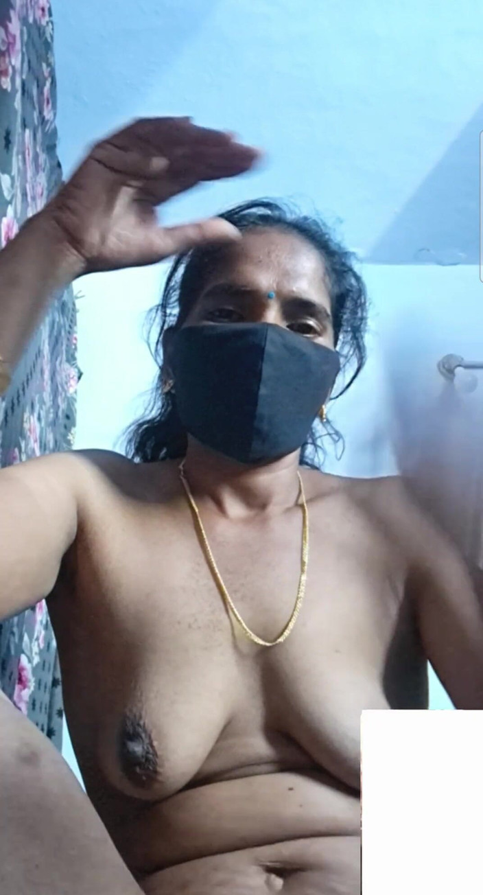 Jayaselvi: Tamilische tante, roter innerer videoanruf-service