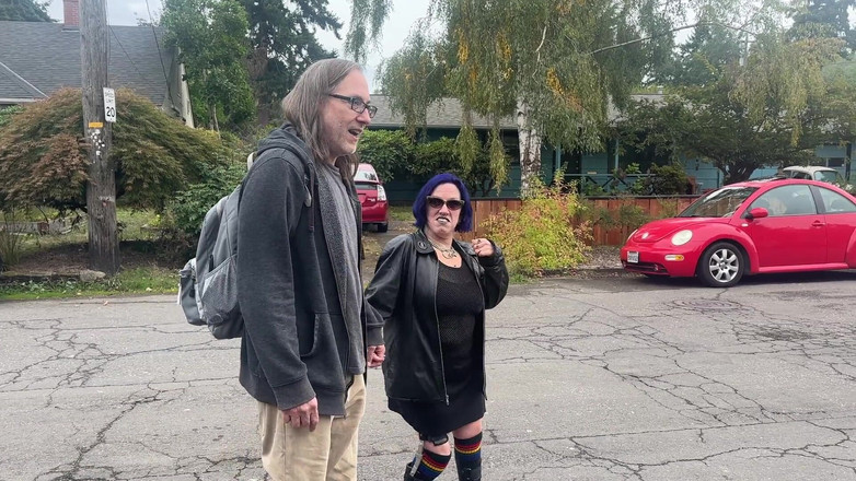 Cliff Media: Un Couple Baise À L’arrière D’un Corbiche - Cliff Media Productions