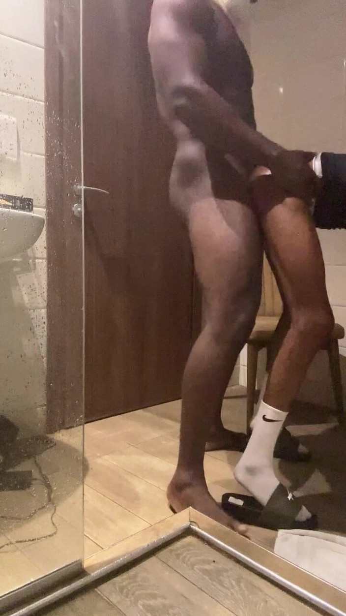 YungthugM: Il rimbalzatore etero al club mi ha spaccato il culo