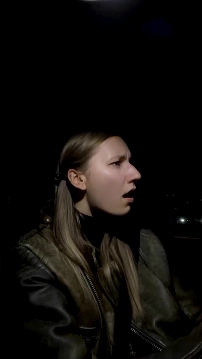 Cur1ouscoup420: Езда обнаженной и мастурбация на шоссе