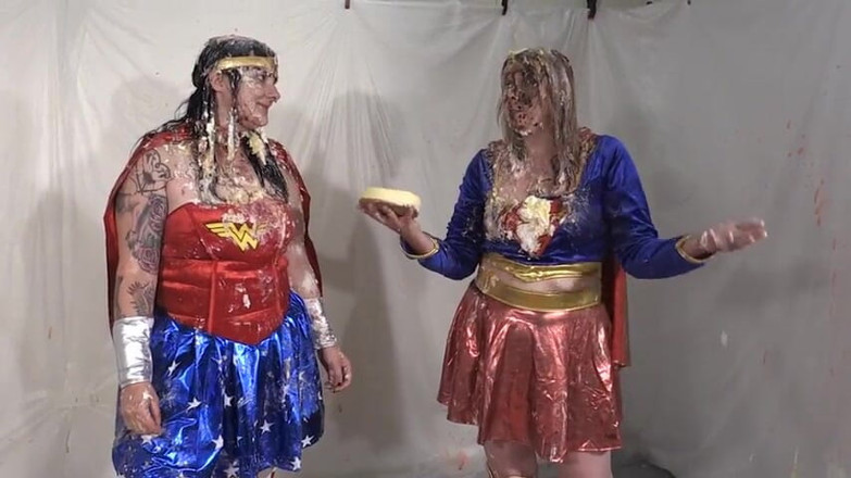 Gunked up girls: Superheldinnen Lola und Jodie
