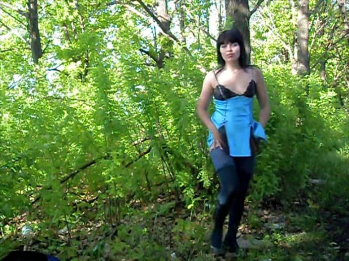 Horny Fuck Bitches: En El Bosque Espero Al Siguiente Pene