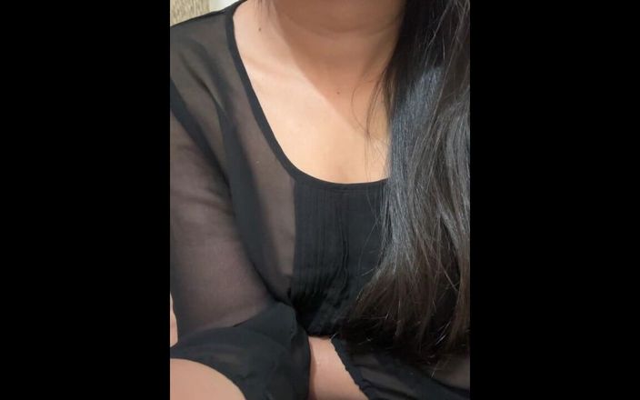 Indian Tubes: Подруга принимает прозрачное платье для бойфренда.