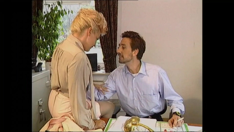 MMV TV - our best full movie: Insaziabile figa bagnata della ragazza tedesca divorata da un grosso...