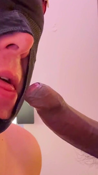 Dia (18) mahukannya sukar - dan dia mendapatkannya di Gloryhole
