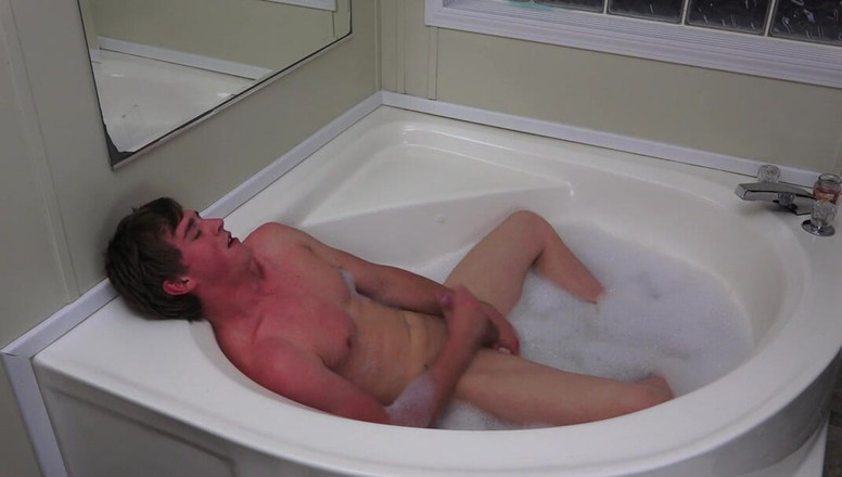 Colby Knox: Tyler, une baignoire et un gode