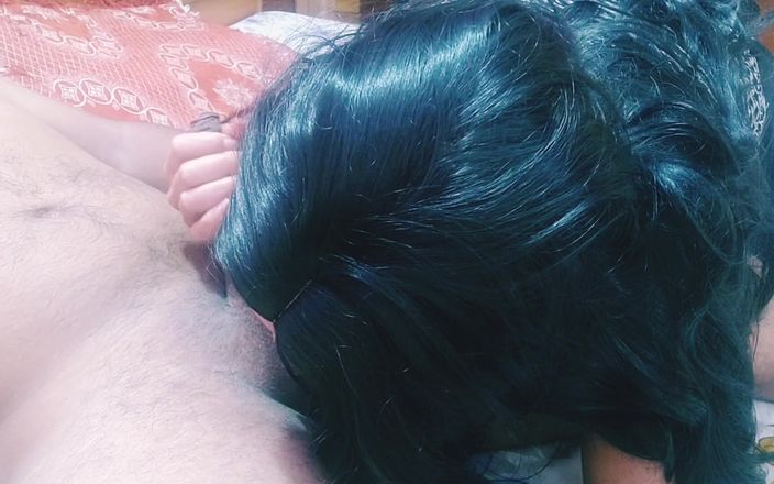 Bolly Karma: Une demi-sœur super sexy joue avec son demi-frère, grosse noire