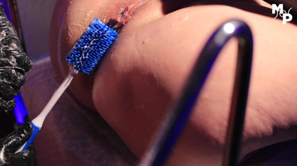 Marcus Pollack: Brush out her holes