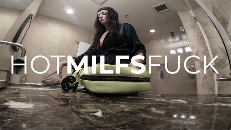 Hot Milfs Fuck: Charlie Valentine