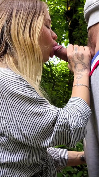 Chica linda muy cachonda habla sucia, se masturba y gime ruidosamente de orgasmos