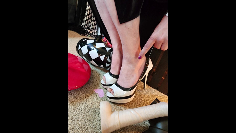 Miss Lacy Duval: Sembah Kaki Saya