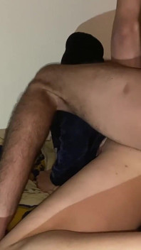 Sora vitregă arabă algeriană are parte de sex anal de o pulă mare și el ejaculează în pizda ei