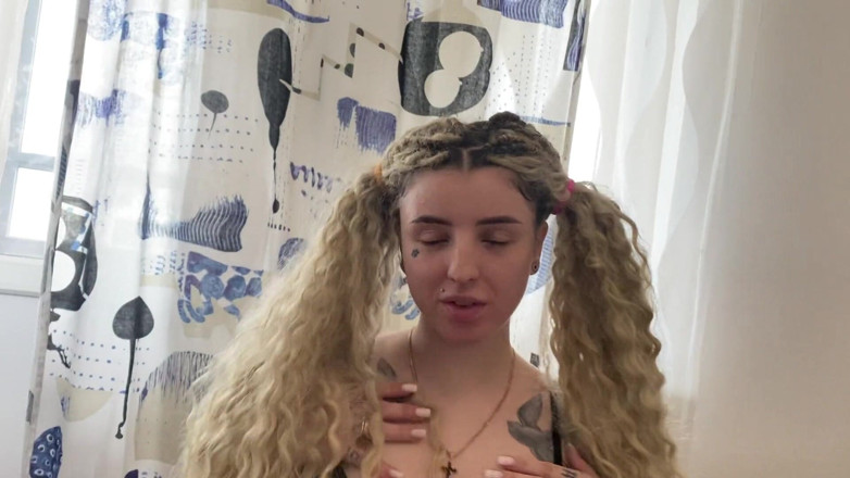 Barbietatoo1: Chờ đợi sugardaddy của tôi
