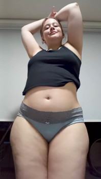 젖탱이를 부은 매력적인 니콜!