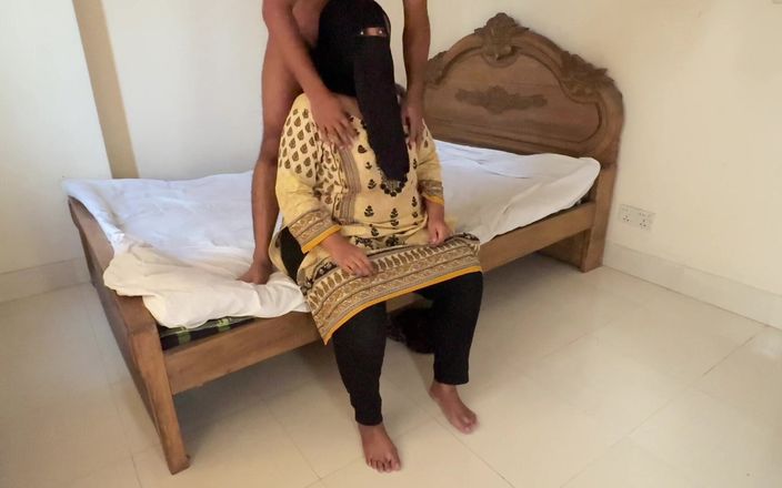 Aria Mia: Punjabi muçulmana menina Ayesha quer foder um estranho enquanto ela...