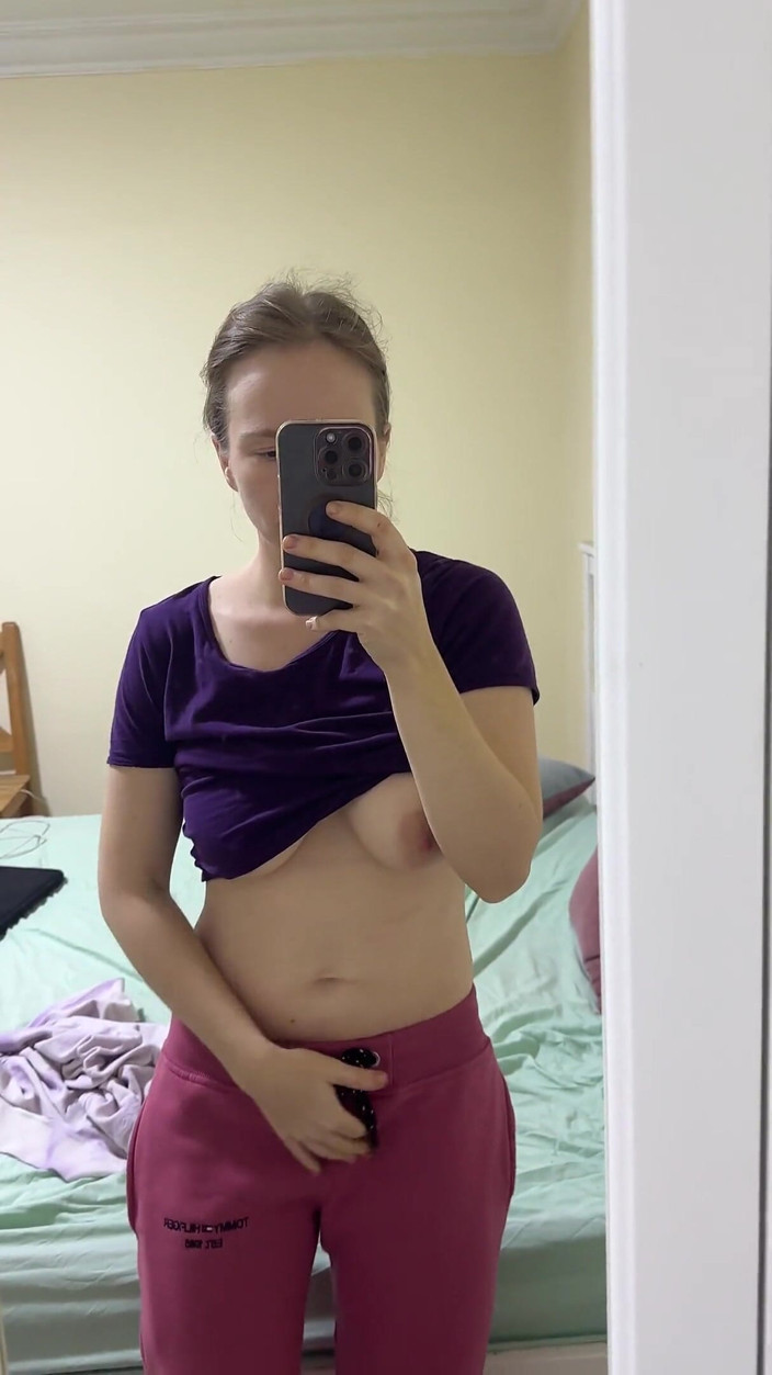 SweetLucy96: Nastolatka rozpieszcza się wieczorem