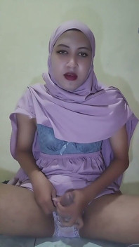 Muslim Femboy Needs to Fuck