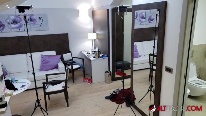 Alt Erotic: Adel Asanti en cinta de sexo casero con Sascha