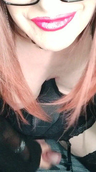 Trans cagna che gioca e viene