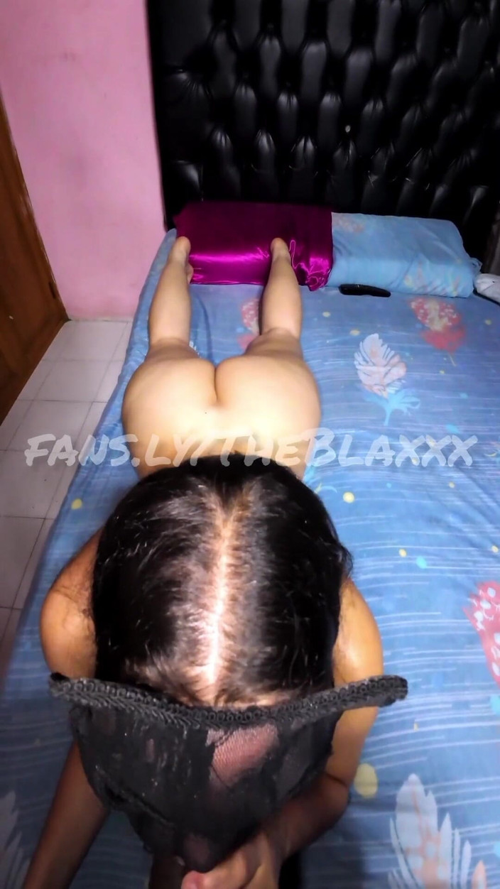 Pixeles94: 女人去了她邻居的房子