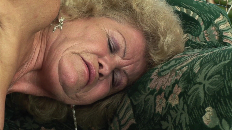 Solo Sex: Grandmas hairy pussy needs an orgasm