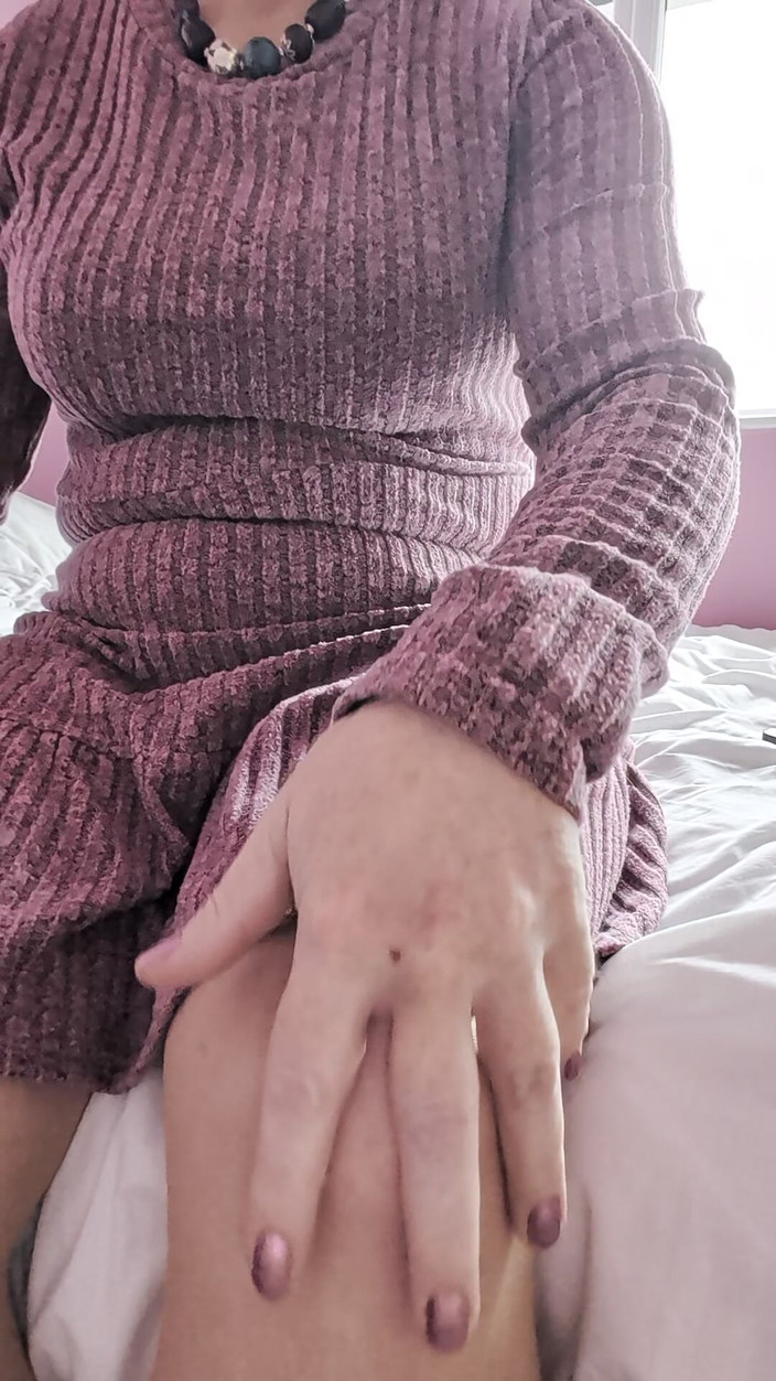 NikkiGee: Entot pantatku dong, bikin aku crot!