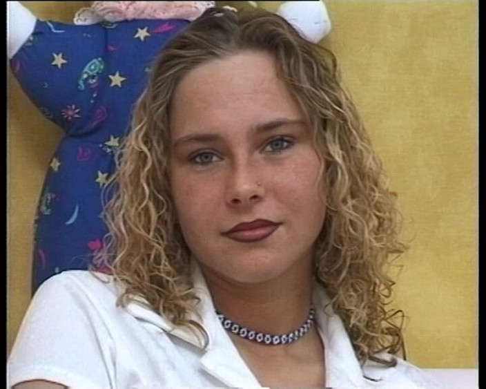 YOUR FIRST PORN: Если никто не хочет со мной трахаться, я должна сделать это сама