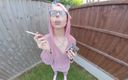 VR smokers HD: Chloe Toy - Fumando em seu jardim