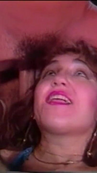 Duas milf tesudas fazem sexo com um jovem com pau duro