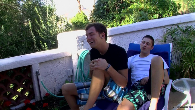 Lollipop Twinks: A horny college boy hook up!