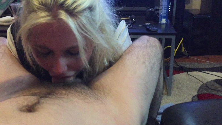 slavebc: Uwielbia jego kulki i kutasa!