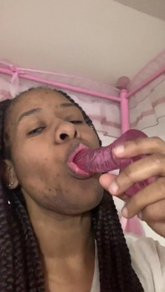 Imani Garrett: Sledujte, jak kouřím své dildo