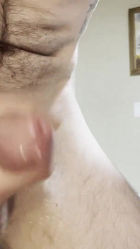 Ragazzo in forma si scopa la realistica figa tascabile fino a quando non viene