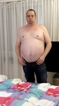 블라우엔 청바지의 소프트코어 임 슐라프지머