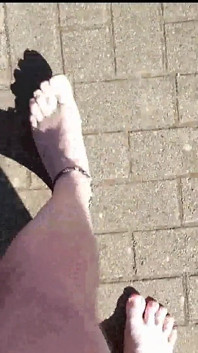Nackter käse im freien